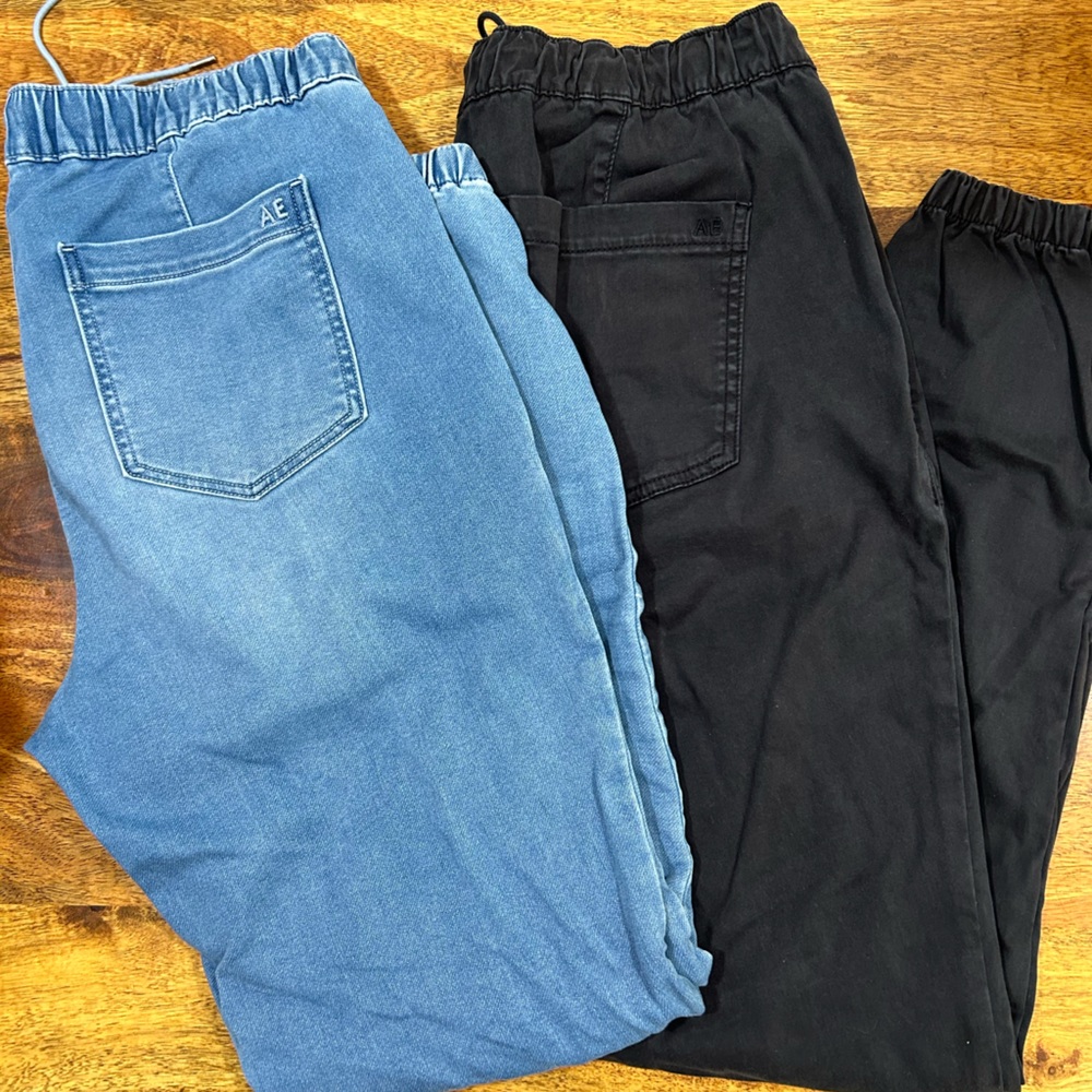 2 pairs of American Eagle jogger jeans.